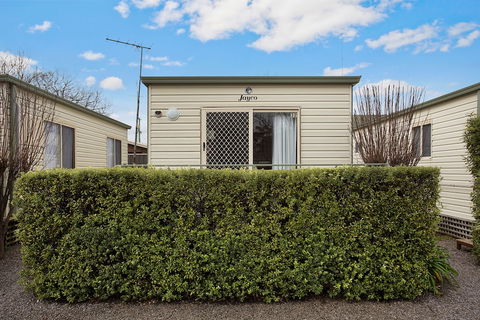 Lake Hamilton Motor Village & Caravan Park - Holiday Adelaide 0