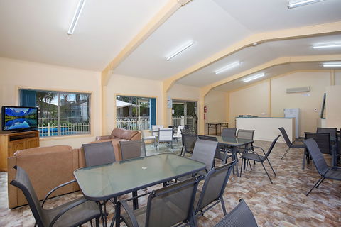 Lake Hamilton Motor Village & Caravan Park - Holiday Adelaide 4