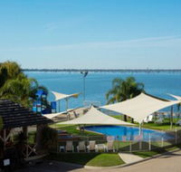 Lake Edge Resort - Holiday Adelaide