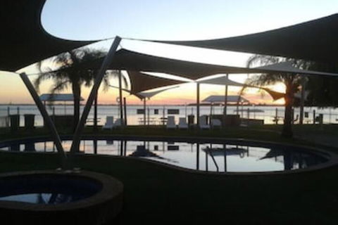 Lake Edge Resort - Holiday Adelaide 3