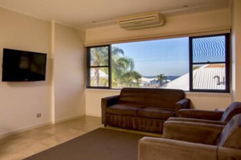 Lake Edge Resort - Holiday Adelaide 6