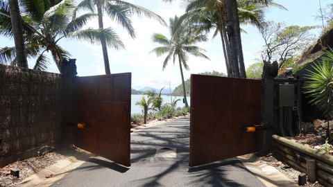 Trinity Beach Palace - Holiday Adelaide 2