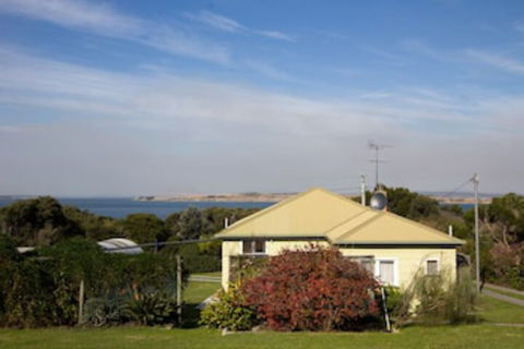 Lady Barron Holiday Home - Holiday Adelaide 0