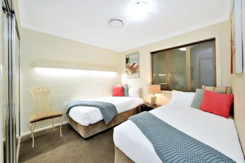 Nautilus Beachside Apartments - Holiday Adelaide 4