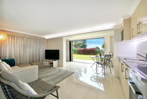 Nautilus Beachside Apartments - Holiday Adelaide 1