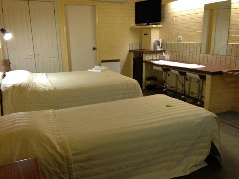 Robertson Country Motel - Holiday Adelaide 6