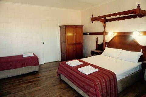 Yongala Lodge By The Strand - Holiday Adelaide 5