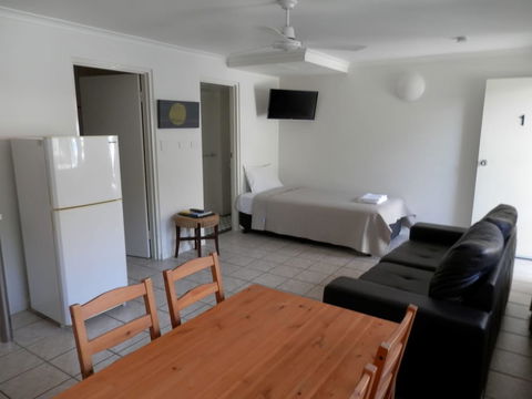 Yongala Lodge By The Strand - Holiday Adelaide 4
