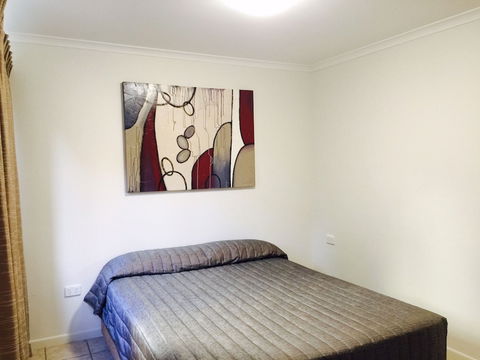 Yongala Lodge By The Strand - Holiday Adelaide 2