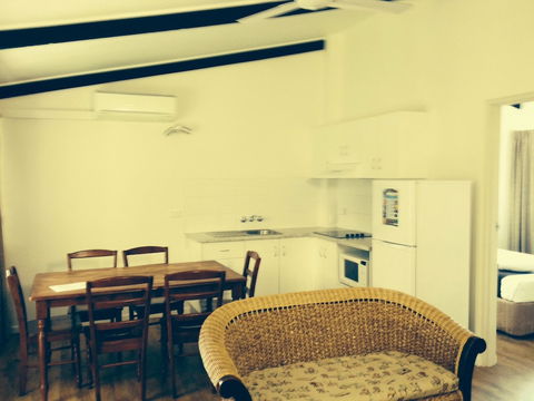Yongala Lodge By The Strand - Holiday Adelaide 6