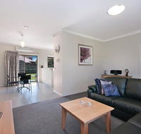 Hamilton Standard Apartment - Holiday Adelaide