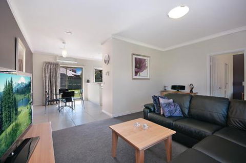 Hamilton Standard Apartment - Holiday Adelaide 0