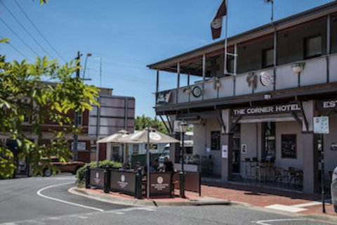 Corner Hotel Alexandra - Holiday Adelaide 0
