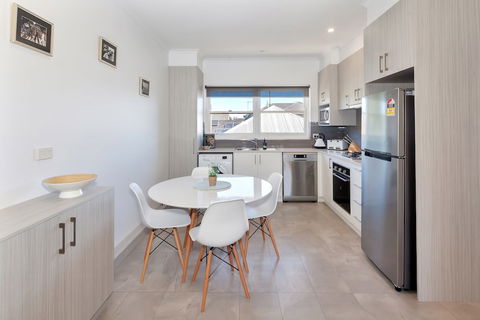 Lake Wendouree Apartments On Grove St - Holiday Adelaide 3