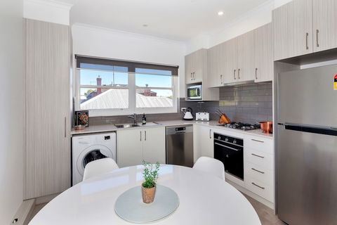 Lake Wendouree Apartments On Grove St - Holiday Adelaide 2