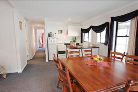 Serenity Grove - Holiday Adelaide 3
