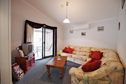 Serenity Grove - Holiday Adelaide 5