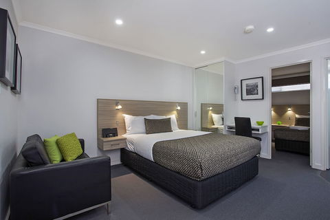 Hamilton Lonsdale Motel - Holiday Adelaide 6