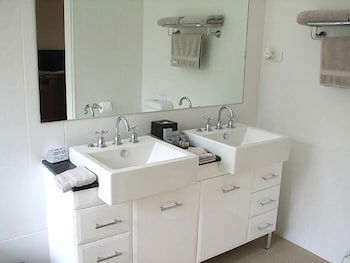 Nightingale Luxury Villas - Holiday Adelaide 3