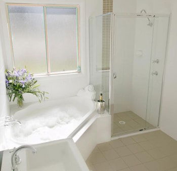 Nightingale Luxury Villas - Holiday Adelaide 5