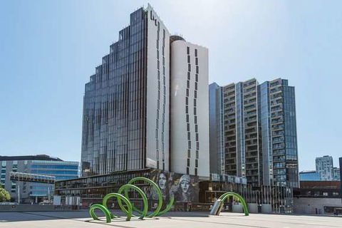 Peppers Docklands - Holiday Adelaide 0