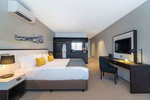 Peppers Docklands - Holiday Adelaide 11
