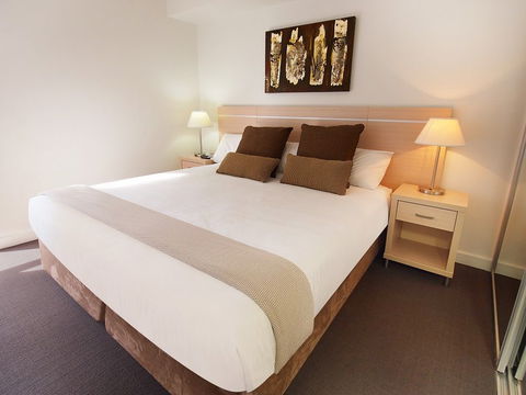 Oaks Festival Towers - Holiday Adelaide 1