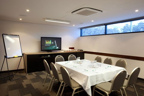 The Glen Hotel & Suites - Holiday Adelaide 6