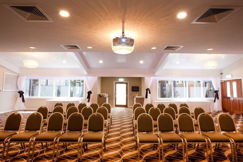 The Glen Hotel & Suites - Holiday Adelaide 8