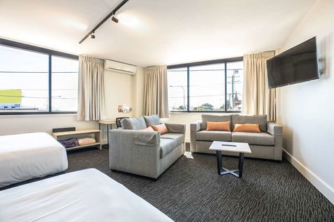 Chardons Corner Hotel - Holiday Adelaide 3