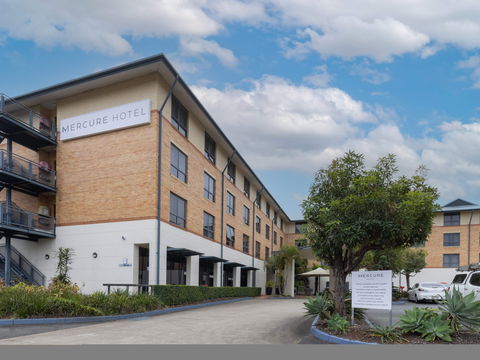 Mercure Brisbane Garden City - Holiday Adelaide 1