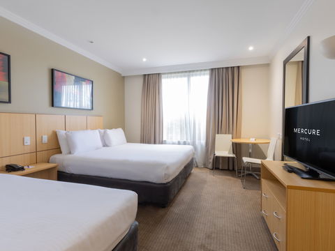 Mercure Brisbane Garden City - Holiday Adelaide 7