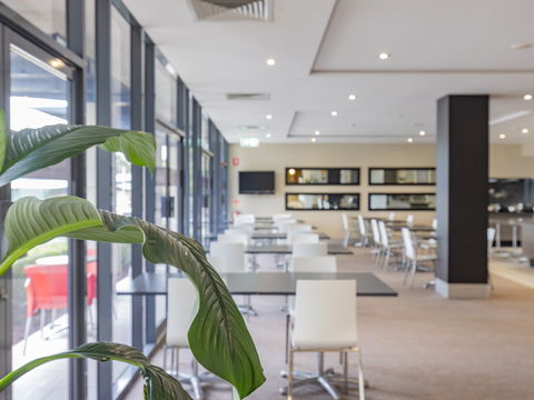 Mercure Brisbane Garden City - Holiday Adelaide 15