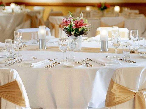 Novotel Canberra - Holiday Adelaide 6