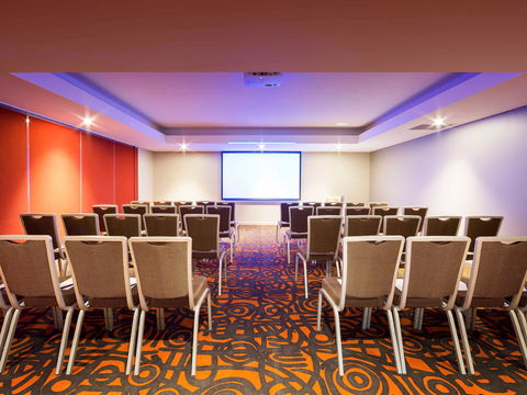 Novotel Canberra - Holiday Adelaide 7