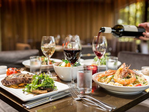Novotel Canberra - Holiday Adelaide 9