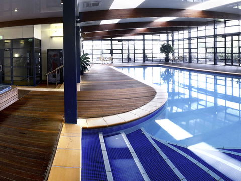Novotel Canberra - Holiday Adelaide 13