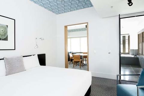 Peppers Gallery Hotel, Canberra - Holiday Adelaide 12