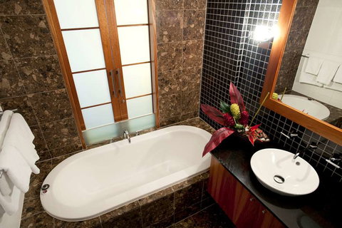 Majestic Roof Garden Hotel - Holiday Adelaide 5