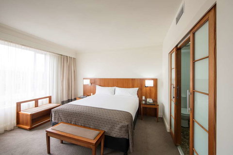 Majestic Roof Garden Hotel - Holiday Adelaide 6