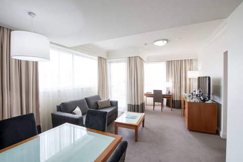 Majestic Roof Garden Hotel - Holiday Adelaide 7