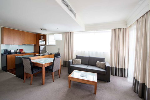 Majestic Roof Garden Hotel - Holiday Adelaide 8