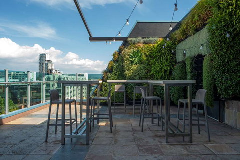 Majestic Roof Garden Hotel - Holiday Adelaide 11