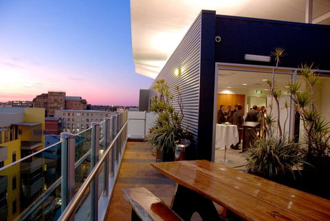 Majestic Roof Garden Hotel - Holiday Adelaide 12