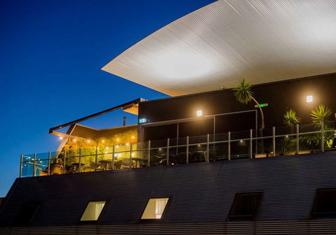 Majestic Roof Garden Hotel - Holiday Adelaide 13