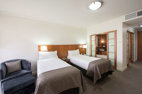 Majestic Roof Garden Hotel - Holiday Adelaide 17