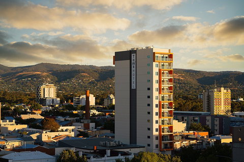 Tom's Court Hotel - Holiday Adelaide 1