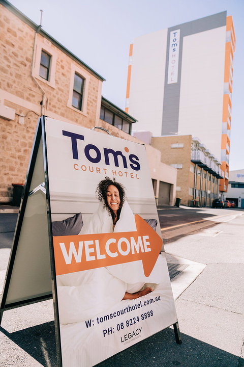 Tom's Court Hotel - Holiday Adelaide 2