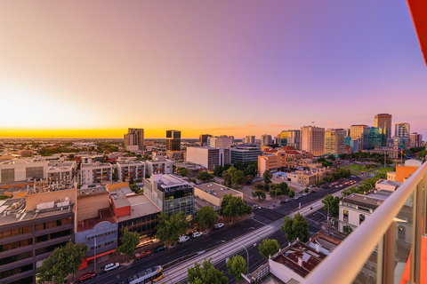 Tom's Court Hotel - Holiday Adelaide 3