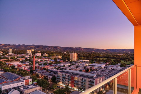 Tom's Court Hotel - Holiday Adelaide 4